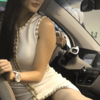 아슬 아슬한 치마 레이싱모델 한지오