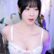꽃무늬 밀착 슬립 입은 한갱