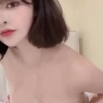 손밍 손으로 가려지지 않는 큰 가슴 손브라 ㅗㅜㅑ