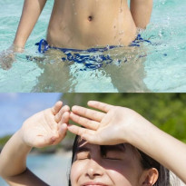 해변의 비키니녀 상큼한 미소