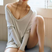 미소가 아름다운 유카 오구라 비키니 일상 티셔츠 몸매