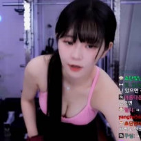 쵸단 브라탑 입고 퀸카 댄스커버 숙인 가슴골