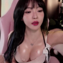 가슴 강화 성공한 이후로 미쳐 날뛰시는 윤개굴이