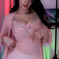 갓세희 섹시한 여친룩 핑크슬립 가슴골