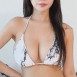 모델 아윤 작아보이는 대리석 무늬 비키니 언더붑