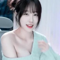 어깨 내린 니트 가슴골 노출 한갱