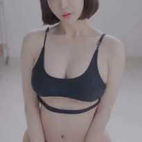 트위치 겨우디 가로로 절개된 블랙 브라 언더붑 도끼 핏