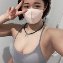 일본 헬스녀 땀에 젖은 스포츠 브라 가슴 겨드랑이 노출 셀카