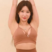 류세비 트레이너 브라탑 가슴골 겨드랑이 노출