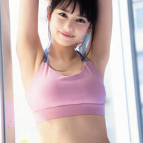 배우 겸 모델 쿠로사키 레이나 스포츠탑 레깅스