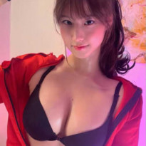 명아츄 흰티 올려서 브라 가슴골 노출
