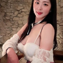 이지현 아나운서 과감한 가슴골 노출 섹시 의상