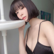 강인경 끈 슬립 가슴골 한장