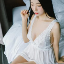 모나 초근접 가슴골 신작 화보