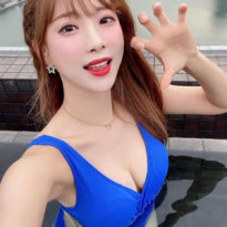 김한나 치어리더 파란 수영복 각도 좋은 가슴골
