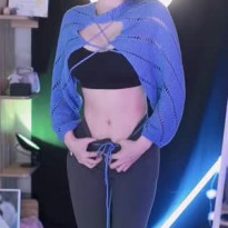 복근 보여주는 마젠타 레깅스 느낌 타이트한 바지