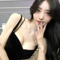 검은벨벳원피스 입은 별나비 몸매 수준