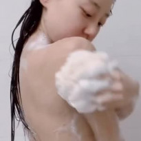 비누칠하는 표은지