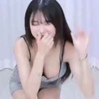 깅예솔 회색 미시룩 테디베어 리액션 숙인 가슴골 밀착 몸매
