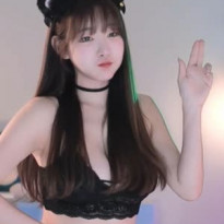 가슴 흔들림이 남다른 둘기얏 블랙 브라렛