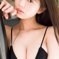 그라비아 모델 키쿠치 히나 화보 비키니 가슴골