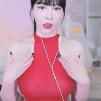겨우디 거유 때문에 강제로 시스루 된 의상