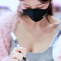 나리땽 동탄 미시룩 사인하다 방심한 가슴골 몸매