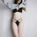 모델 줄리랑 블랙 언더웨어 룩북 몸매