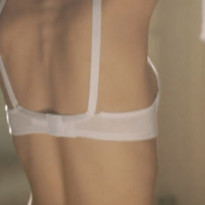 옷벗는 권나라 흰브라 옆가슴 노출