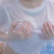 물에서 나오는 에디린 젖은 흰티 가슴 손브라