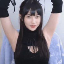 고말숙 머리위로 손 겨드랑이