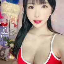 틱톡 찍은 에디린 빨간 나시