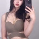 거울 앞에서셀카 찍는 DJ Sasha