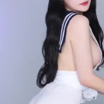 퓨리 세라복 옆가슴 노출