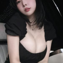 차안에서 가슴 존재감 뿜어내는 강인경