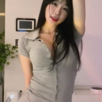 한갱 미시룩 단추 많은 원피스 가슴골 코앞에서 보는 느낌