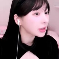 그릴래영 토끼 머리띠 가슴골 노출