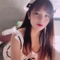 모델 유주, 자세히 보면 뭔가 보일 것 같은 메이드 복장 - @loveyu_ju