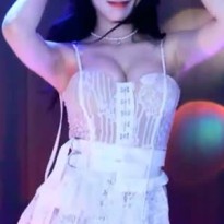 춤추는 한갱 비주얼 코르셋 가슴 드리블