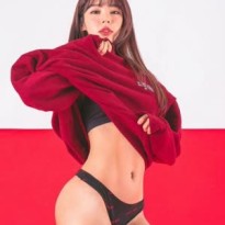 엄청난 하체를 가진 머슬녀 김효정
