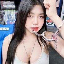 여죄수 여울이 눈이 가는 가슴골