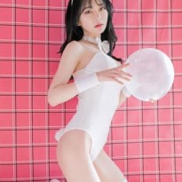 화이트 바니걸 유은 슬랜더 몸매