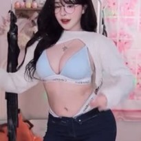 하늘색 CK 캘빈클라인 브라 팬티 입고 춤추는 손밍 육덕 몸매 가슴골