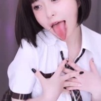 혀내밀며 쉴틈없이 흔들리는 BJ 김빵귤 스쿨룩