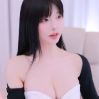 상하체가 완벽한 그녀 말랑소히 가슴골