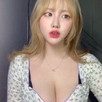 기무세딘 묵직한 가슴 파인옷