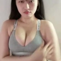 살이 쪄보인다고 외투 걸치는 소람잉 gif