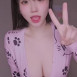 춤추는 핑크 잠옷 눈이 가는 가슴골