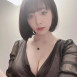 목걸이 자랑하는 강인경 gif