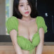 모델 쮸리 팔로 모은 큰 가슴골